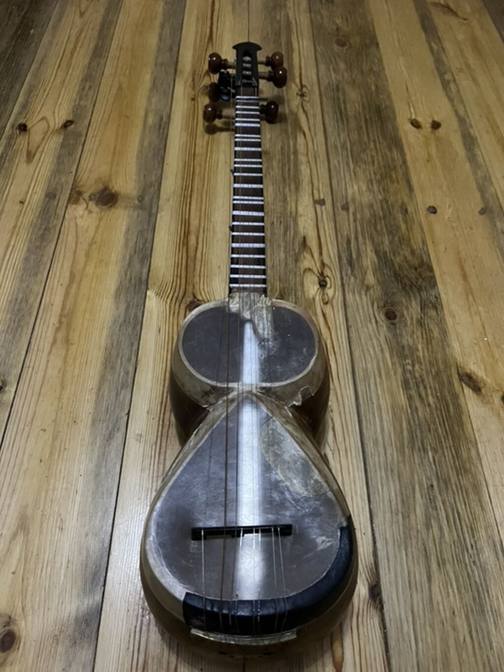 Tar – Azərbaycan milli simli-mizrablı musiqi aləti - Korpusu qoz — Gitarlar və digər simli alətlər, İmişli