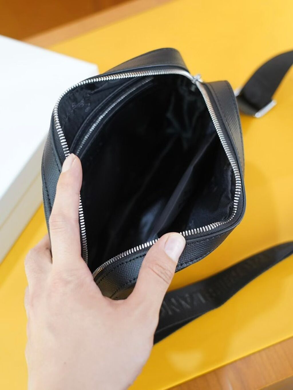 Montblanc çiyin çantası - Rəng: qara - Material: toxumalı dəri (sərt — Çantalar, çamadanlar, cüzdanlar, Bakı (7)