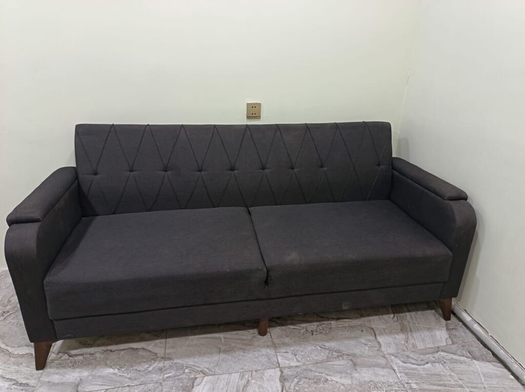 Qara rəngli 3 nəfərlik divan Divan az islenib alinib 370 man satilir — Divanlər, Digah