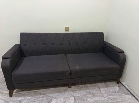 Qara rəngli 3 nəfərlik divan Divan az islenib alinib 370 man satilir — Digah