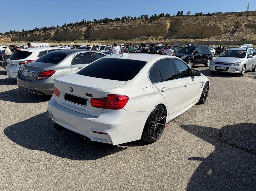 BMW 330, 2.0 L, 2015 il, 236 100 km — Avtomobillər, Bakı (3)