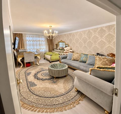 Satılır 5 otaqlı köhnə tikili 130 m² — Bakı