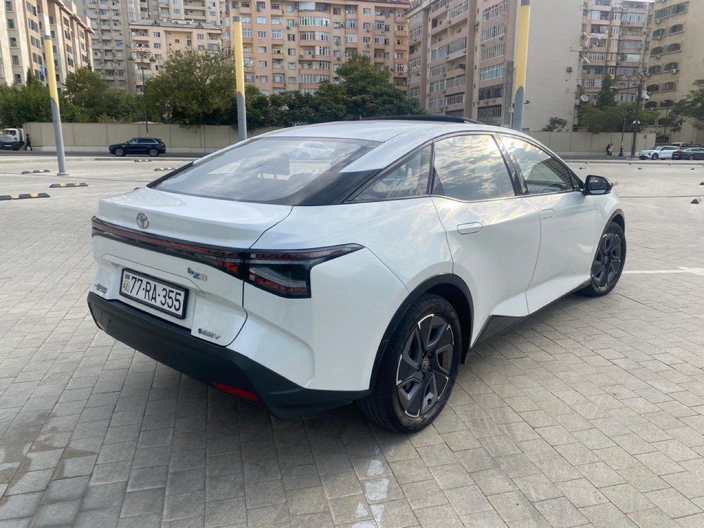 Toyota bZ3, 65.2 kWh, 2024 il, 29 000 km 77-RA-355 — Avtomobillər, Bakı (4)