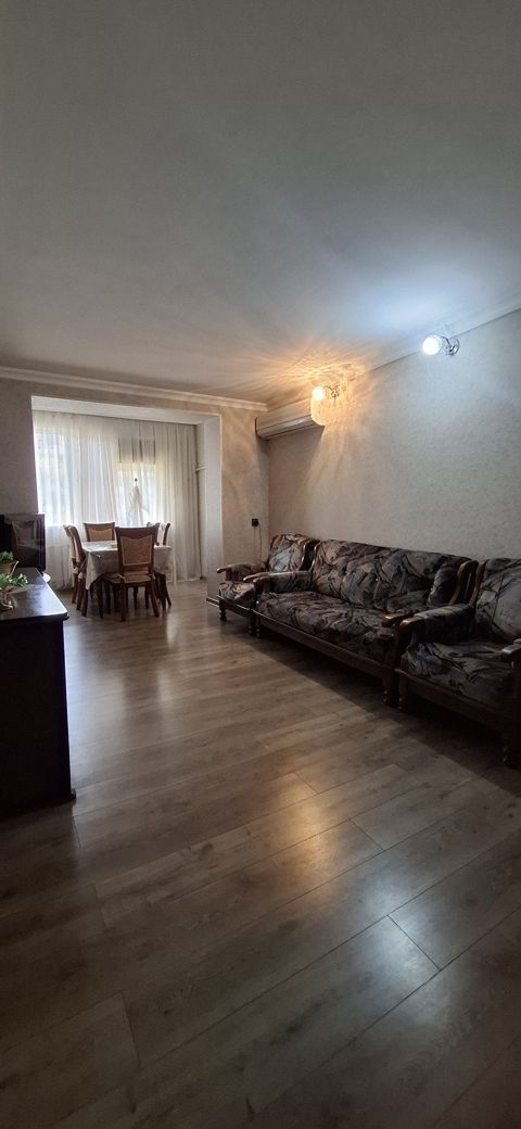 Satılır 3 otaqlı köhnə tikili 96 m² — Bakı
