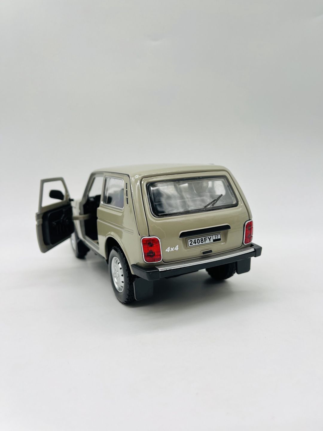 Maşın Lada Niva 1980, metal, qəhvəyi — Mallar, Bakı (2)
