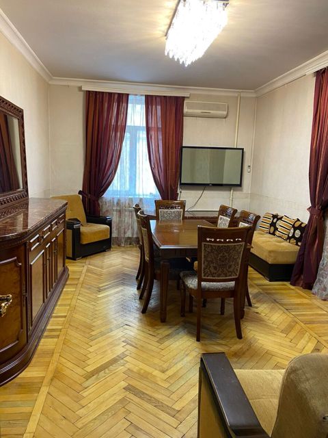 İcarəyə verilir 2 otaqlı köhnə tikili 65 m² — Bakı