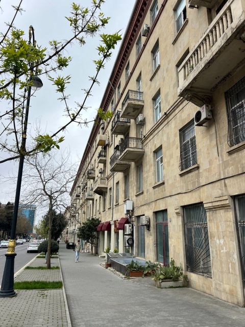 Satılır 2 otaqlı köhnə tikili 48 m² — Bakı