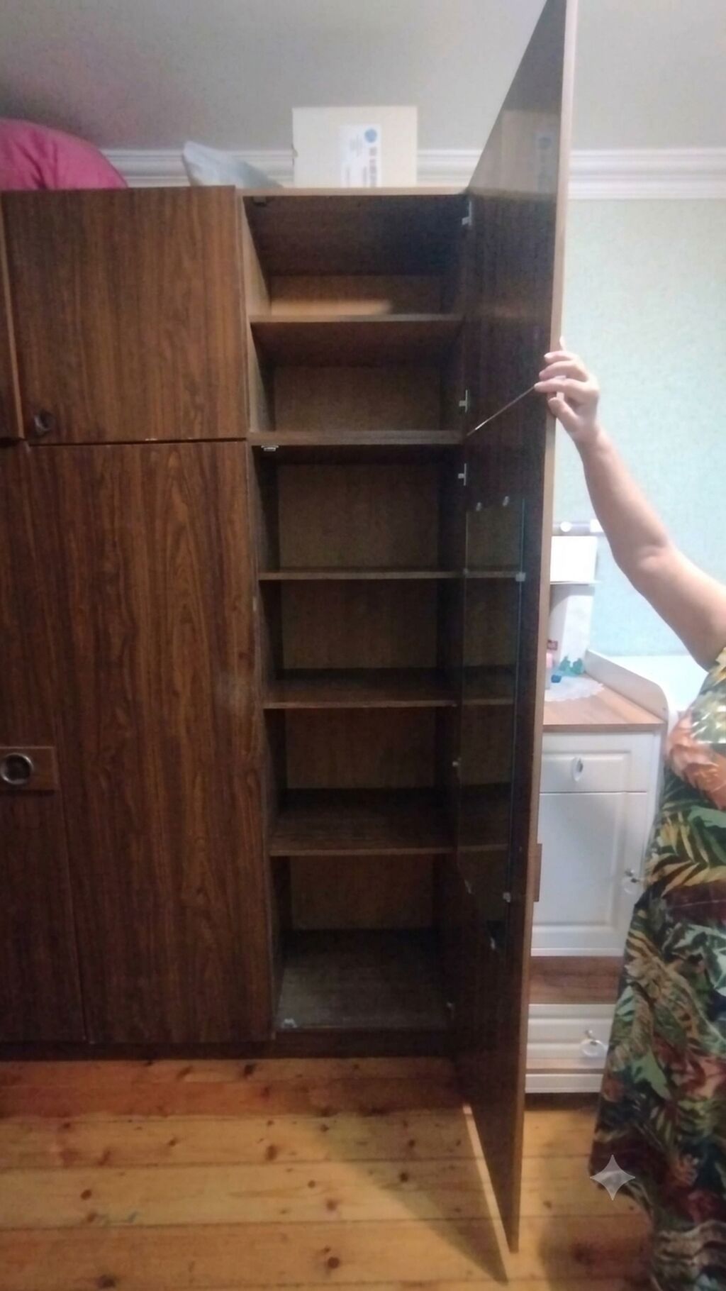 Üç bölməli taxta paltar dolabı - Material: qəhvəyi ağac teksturalı — Şkaflar, Bakı (3)