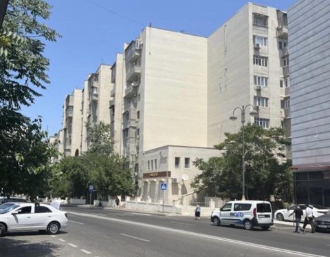 Satılır 3 otaqlı köhnə tikili 115 m² — Bakı