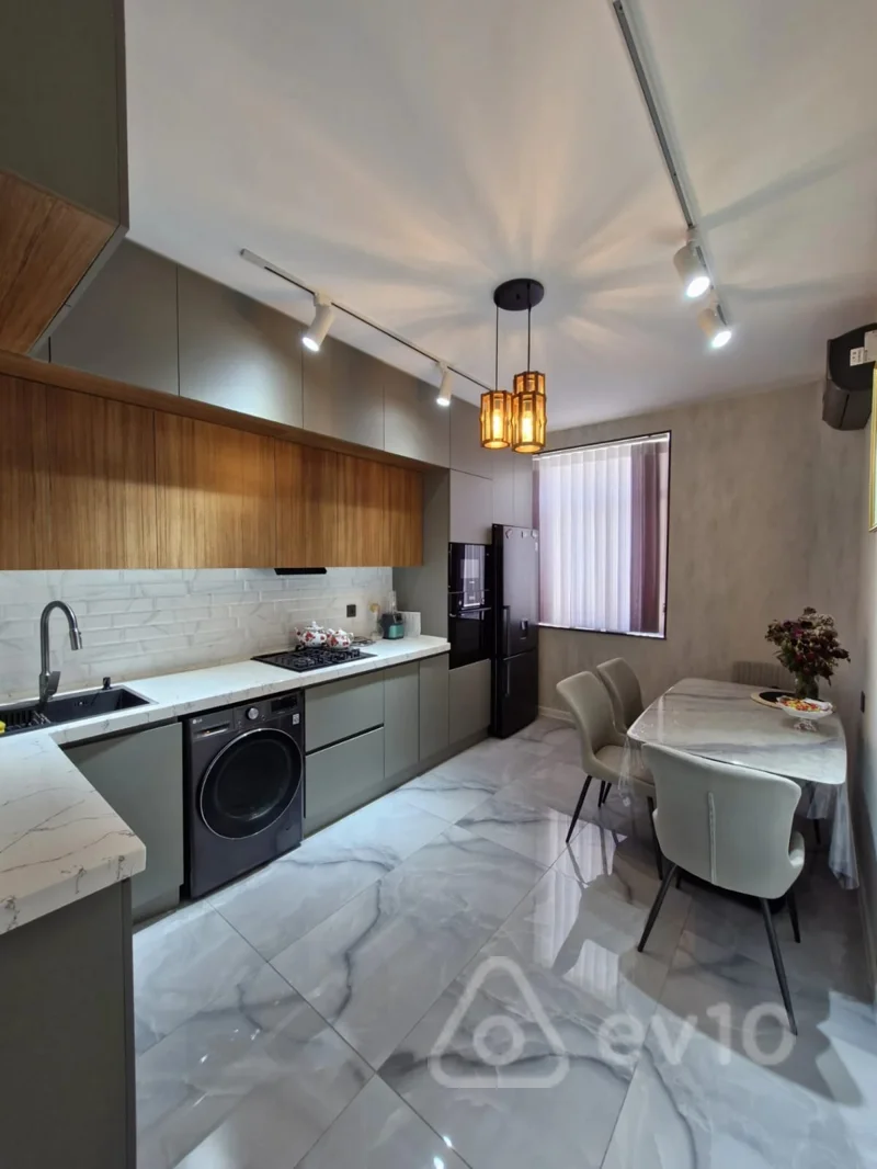 3 otaqlı mənzil, 100 m², Təbriz küç. — kirayə — Mənzil, Bakı