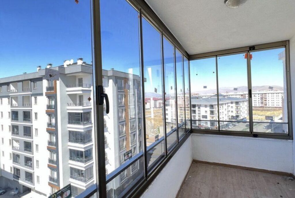 Şüşə balkon və terasa cam sistemləri – sürgülü, qatlanan və panoramik — Pəncərələr, qapılar, balkonlar, Bakı (6)