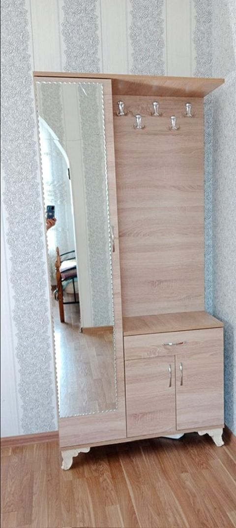 Dəhliz üçün kombinə edilmiş paltar asqısı və şkaf - Material: ağac — Bakı