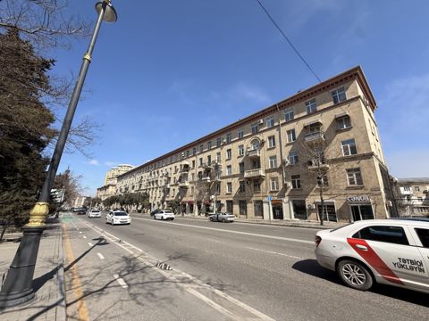 Satılır 2 otaqlı köhnə tikili 60 m² — Bakı