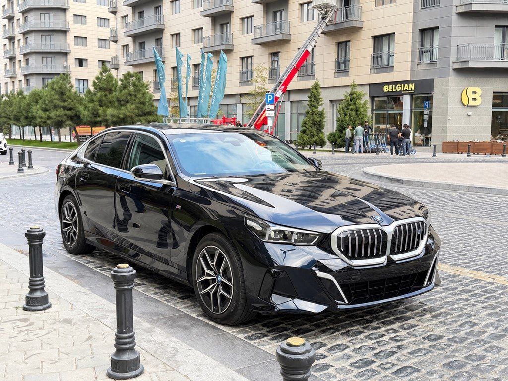 BMW i5, 81.2 kWh, 2025 il, 17 500 km — Avtomobillər, Bakı (2)