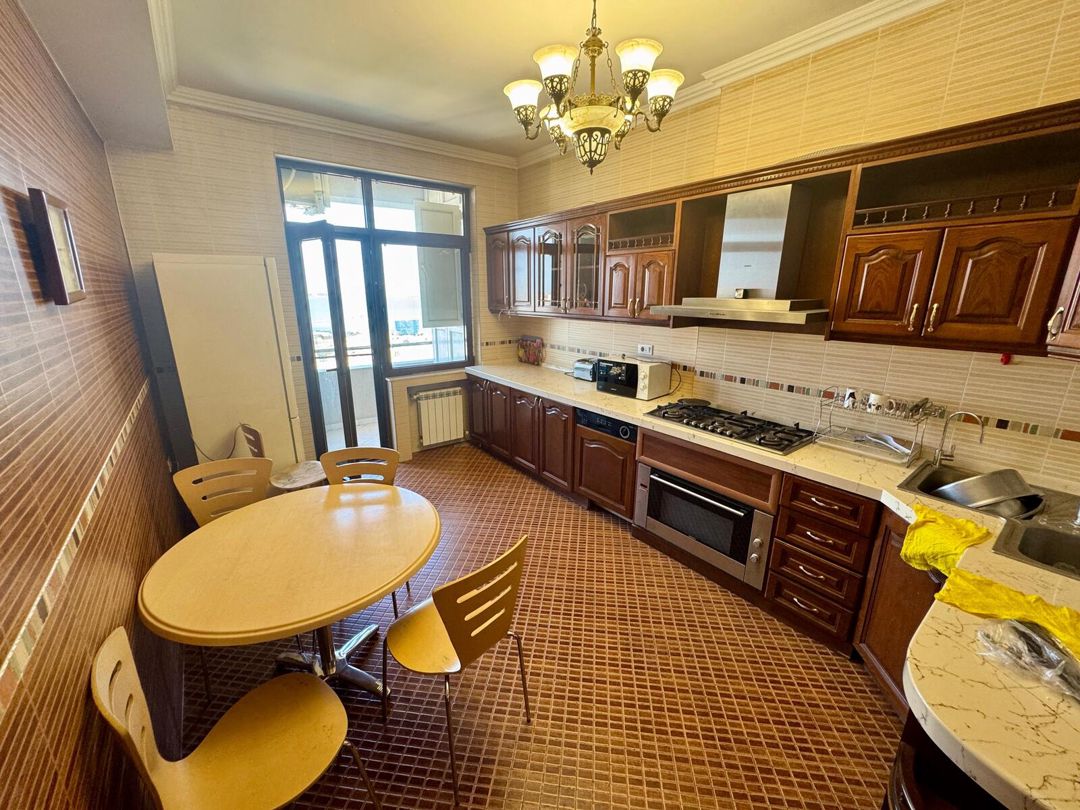 İcarəyə verilir 4 otaqlı yeni tikili 190 m² — Mənzil, Bakı (11)