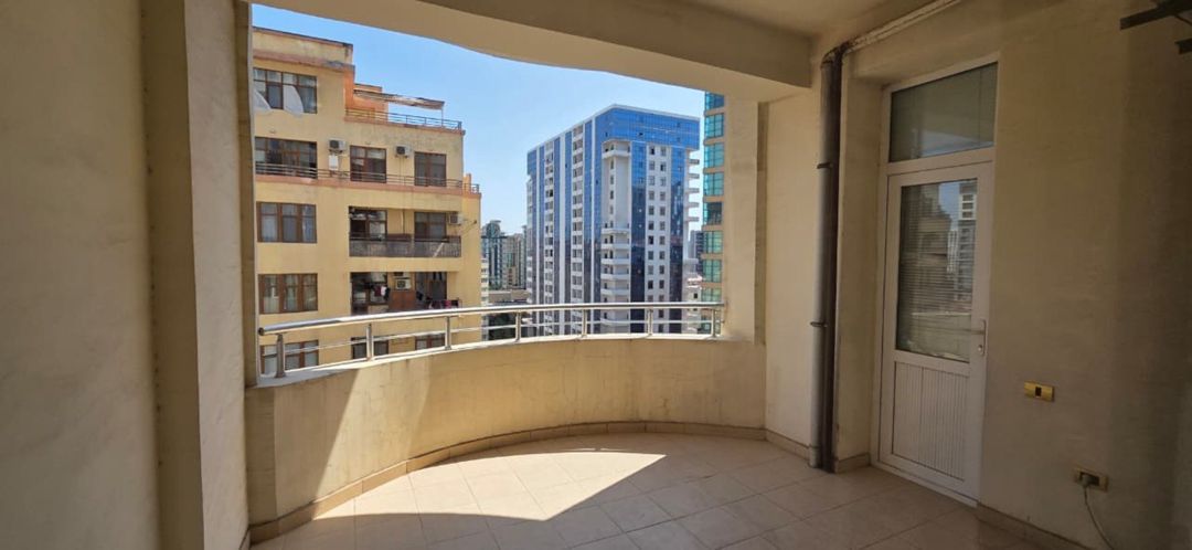 Satılır 4 otaqlı yeni tikili 200 m² — Mənzil, Bakı (6)