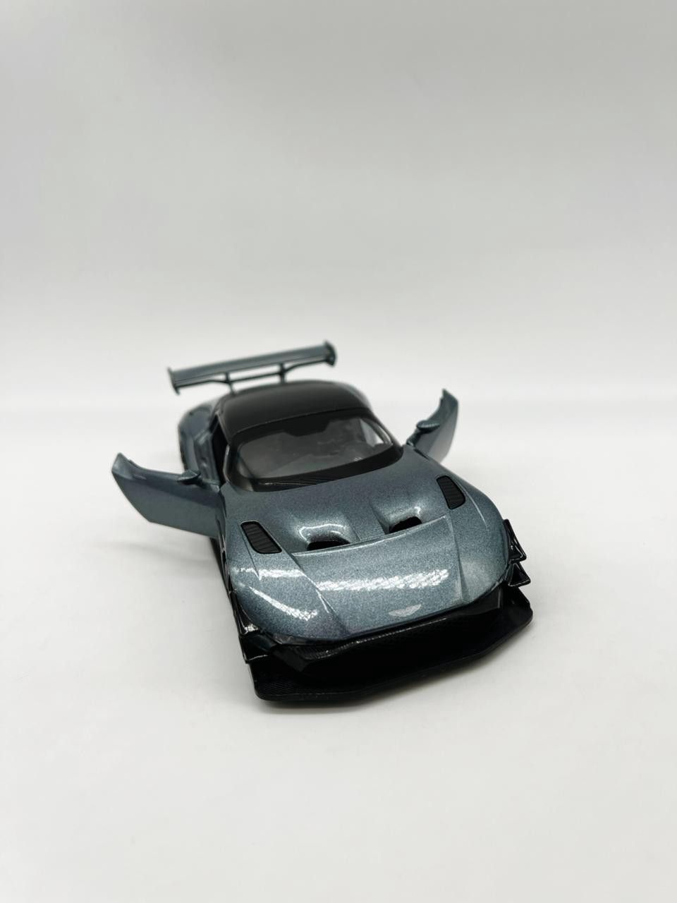 Maşın Aston Martin Vulcan, metal, yaşıl — Mallar, Bakı