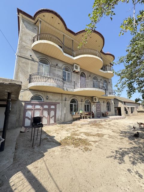 Satılır 8 otaqlı həyət evi/bağ evi 250 m² — Bakı