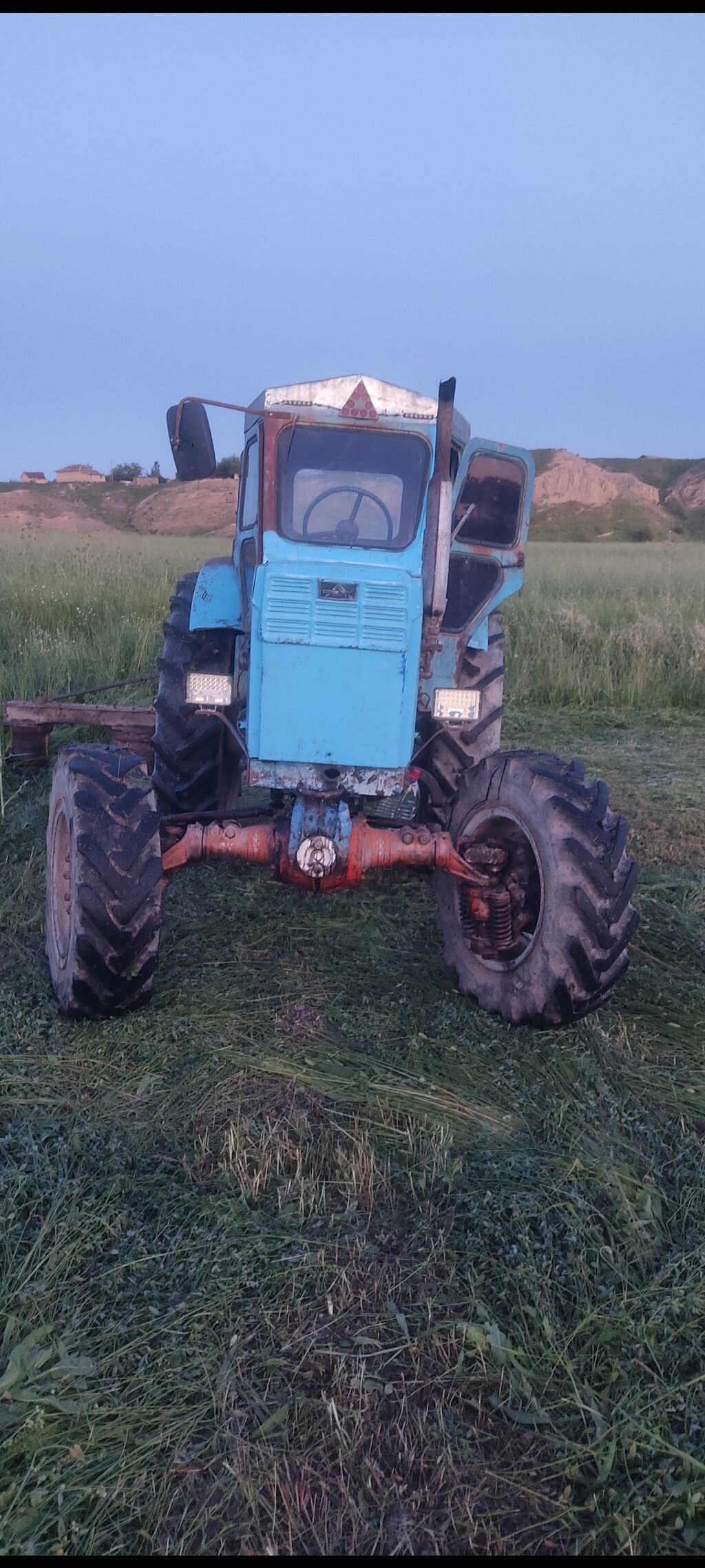 Əvvəlcə Salam olsun hərkəsə. Traktor tam ideal vəziyyətdədir sənət — Traktorlar, Şəki (2)