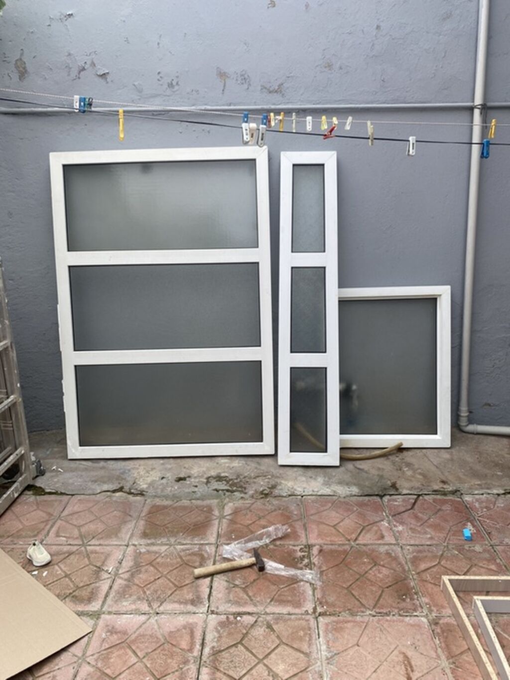 Ağ rəngli PVC (plastik) pəncərə çərçivələri və şüşə panellər dəsti — Pəncərələr, qapılar, balkonlar, Masazır