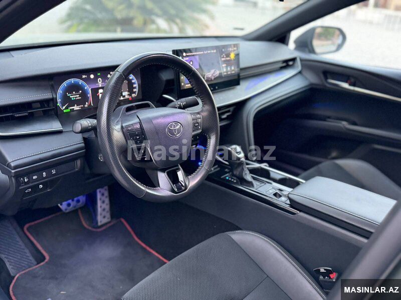 Toyota Camry, 2025 il — Minik avtomobili icarəsi, Bakı (2)