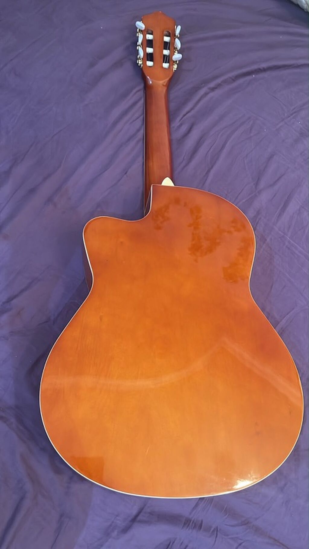 Klassik gitara, Yeni, Ünvandan götürmə — Gitarlar və digər simli alətlər, Bakı (2)