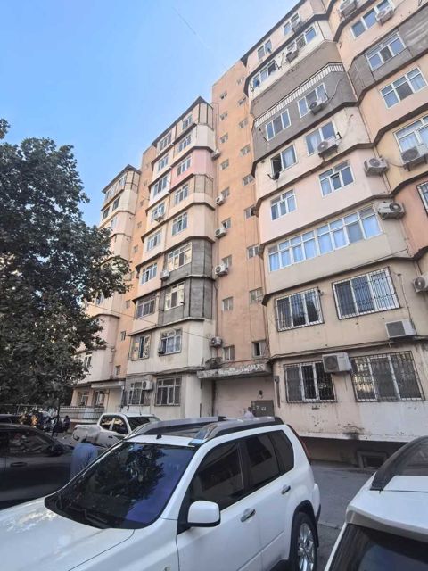 Satılır 2 otaqlı köhnə tikili 65 m² — Bakı