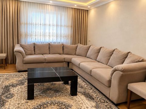 Saloğludan künc divan 550₼. Ölçü -2.70-2 m. Açılmır baza yoxdur. Ünvan — Bakı