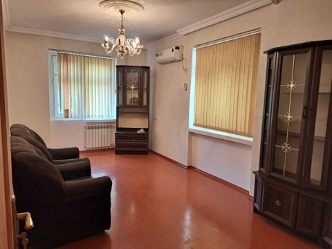 Satılır 2 otaqlı köhnə tikili 60 m² — Bakı