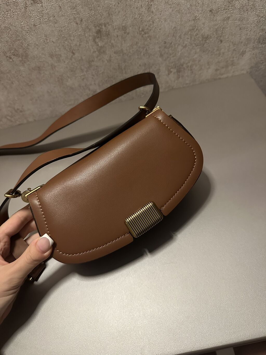 Çiyin çantası, Charles & Keith, Yeni — Çantalar, çamadanlar, cüzdanlar, Bakı (5)