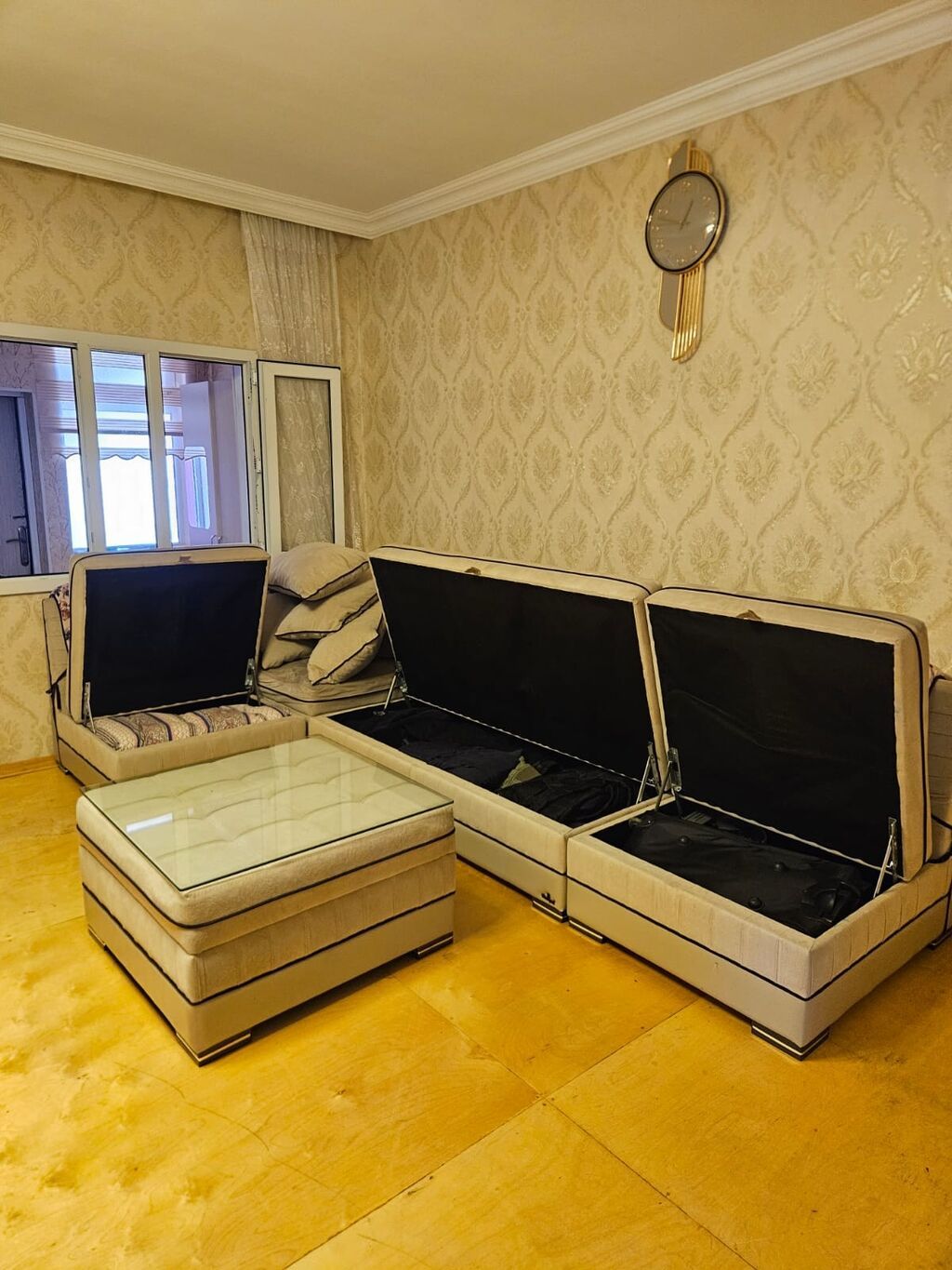 Bazali kunc divan satilir. 340 azn son yeri. Unvan baki xetai — Divanlər, Bakı (6)