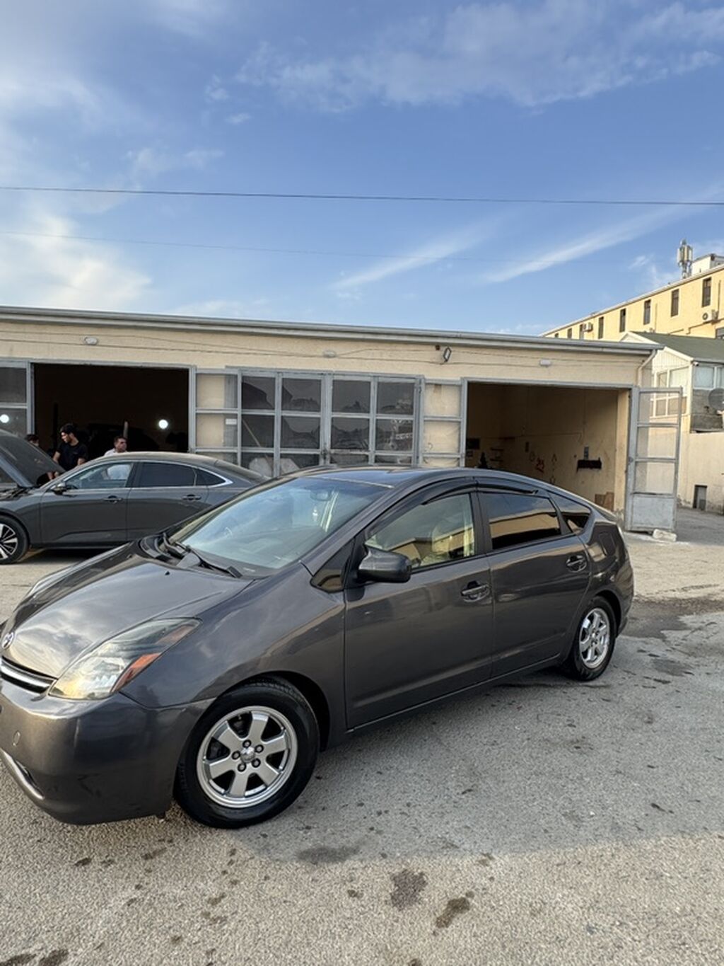 Toyota Prius (2-ci nəsil) hibrid hetçbek - Rəng: tünd boz/metallic — Avtomobillər, Digah (2)