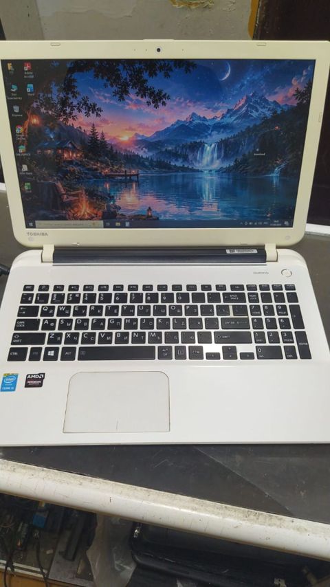 Toshiba Satellite L50D-1M9 noutbuk - Prosessor: Intel Core i5-4210U — Bakı