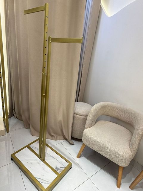 Qızılı rəngli sərgi/asqı stendi - Material: metal konstruksiya — Bakı