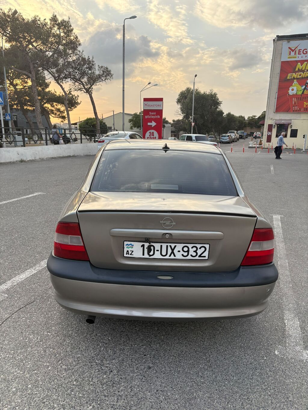 Opel Vectra: 1.6 l 1997 il 442000 km Sedan 10-UX-932 — Avtomobillər, Bakı (5)