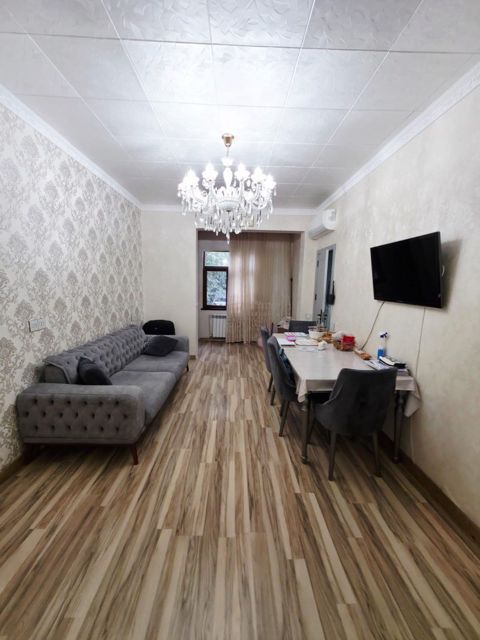 Satılır 2 otaqlı köhnə tikili 60 m² — Bakı
