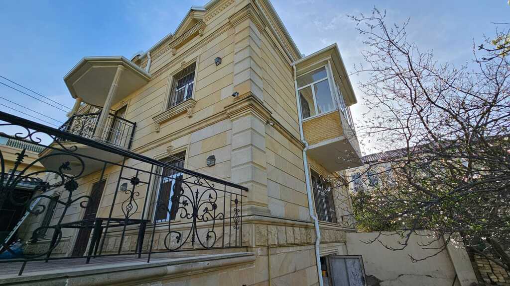 Satılır 5 otaqlı həyət evi/bağ evi 400 m² — Ev, villa, Bakı (9)