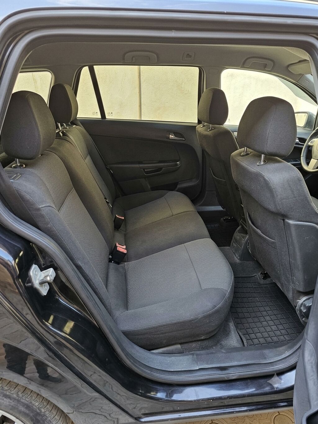 Opel Astra – qara rəngdə, universal kuzov Xüsusiyyətlər: - Kuzov 10-LZ-032 — Avtomobillər, Bakı (10)