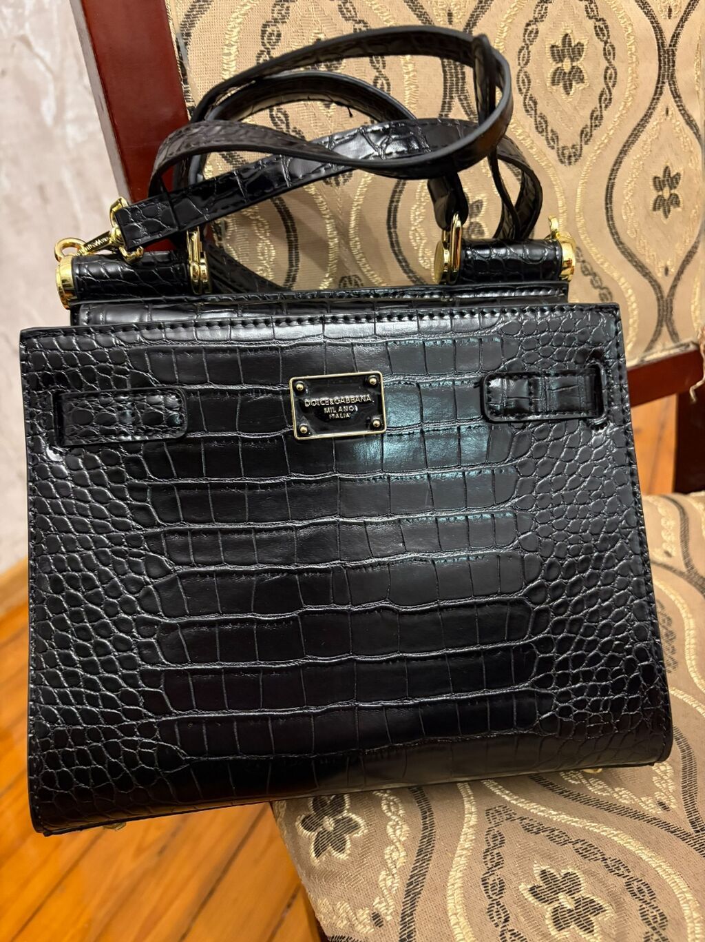 Dolce gabbana çanta alınıb istifadə olunmayıb. qutusuzdur. qiyməti 45 — Çantalar, çamadanlar, cüzdanlar, Digah (2)