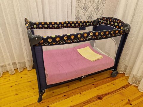 Uşaq üçün qatlanan oyun parkı/çarpayı. - Material: möhkəm metal — Bakı