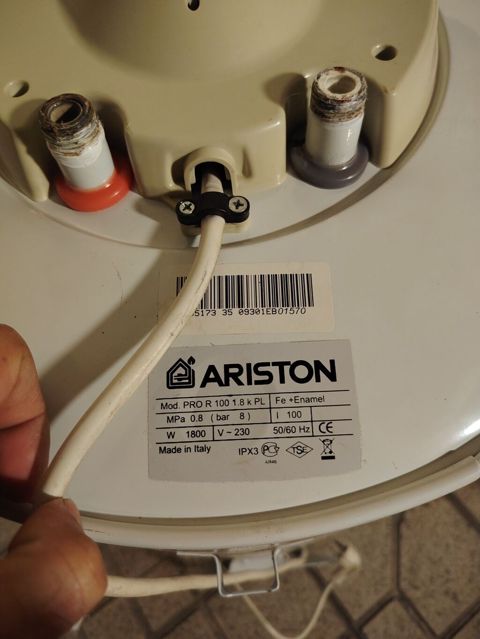 Ariston su qızdırıcısı – PRO R 100 1.8k PL - Tutum: 100 litr - Güc — Bakı