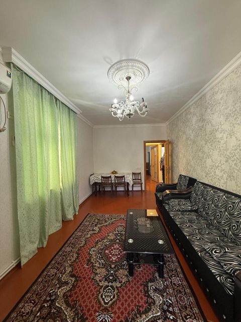Satılır 2 otaqlı köhnə tikili 65 m² — Bakı