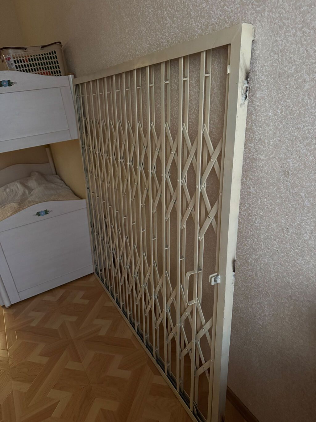Rolikli Dəmir jalüz raşotka qıfıl vurmaq da olur eni 1.75 hündürlük — Pəncərələr, qapılar, balkonlar, Bakı (2)