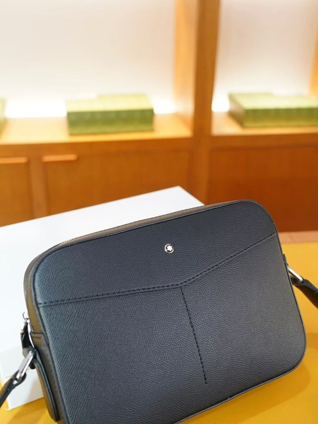 Montblanc çiyin çantası - Rəng: qara - Material: toxumalı dəri (sərt — Çantalar, çamadanlar, cüzdanlar, Bakı (2)