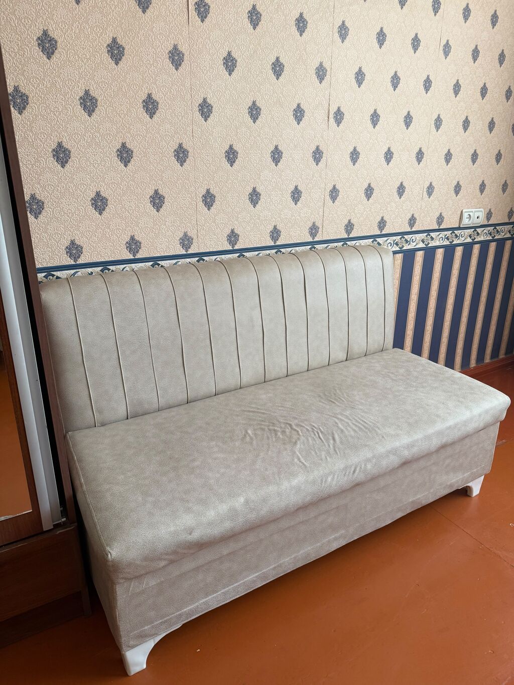 Mətbəx divanı satılır 80 azn.Bazalıdır.Yaxşı vəziyyətdə.Ünvan:Xətai — Mebel, Bakı