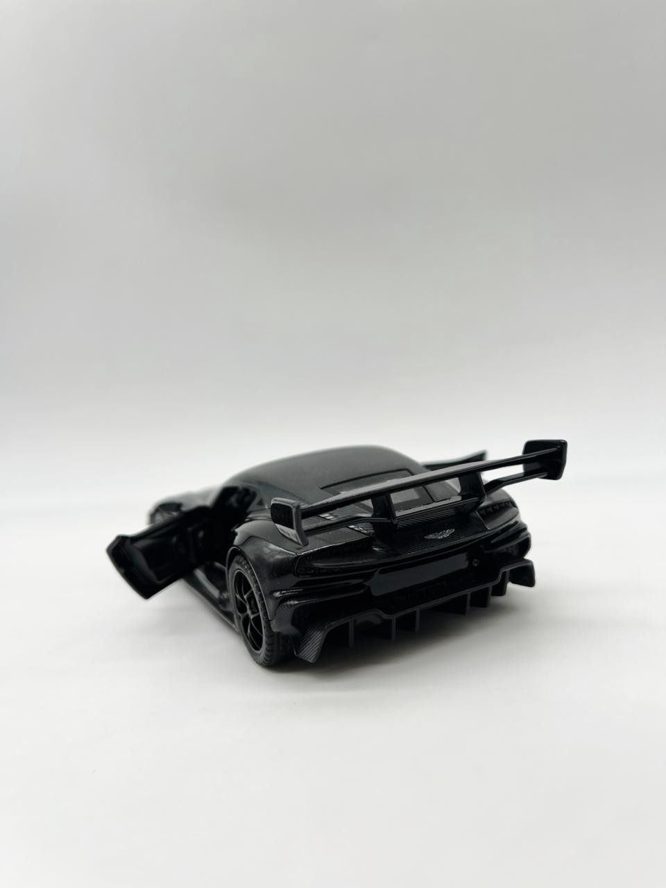 Maşın Aston Martin Vulcan, metal, qara — Mallar, Bakı (2)