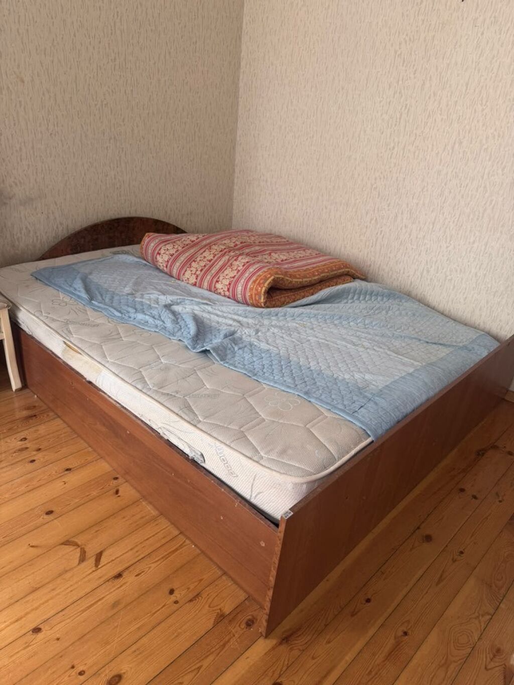 Katlanabilən divan və taxta çarpayı dəsti - Divan: 2 nəfərlik — Yumşaq mobilya dəstləri, Digah (3)