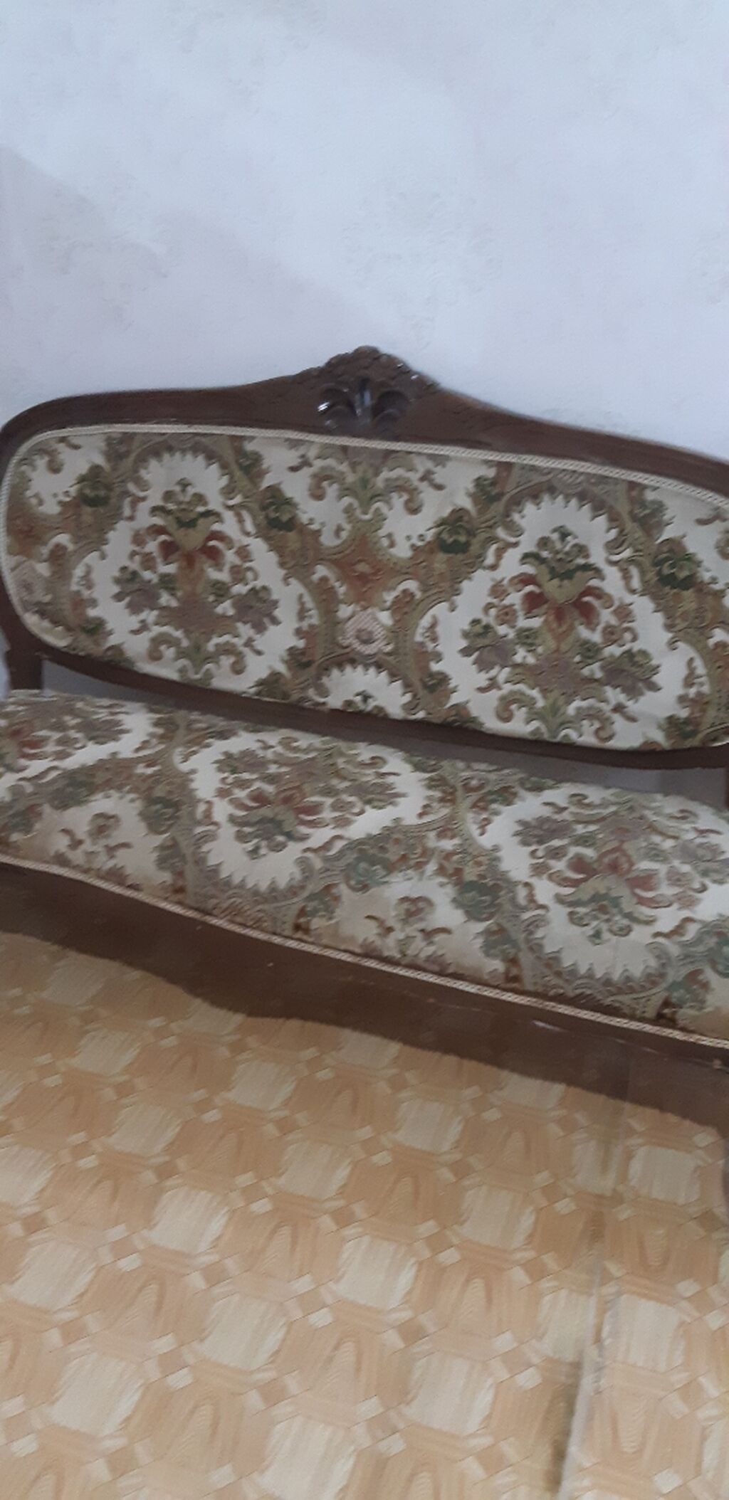 Antik salon dəsti – taxta oyma korpuslu Tərkib: - 1 ədəd üçlü divan — Yumşaq mobilya dəstləri, Bakı