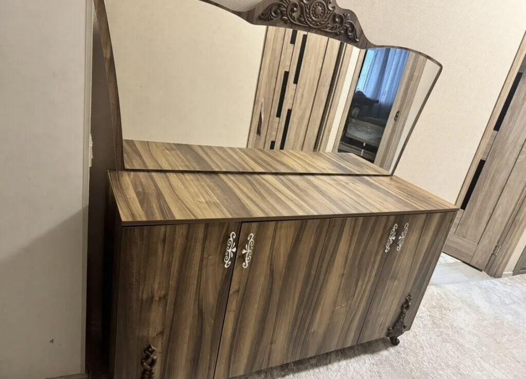 Aynalı komod Ölçülər - Eni 160 sm - Hündürlük (komod + güzgü) — Komodlar və tumbalı, Saray