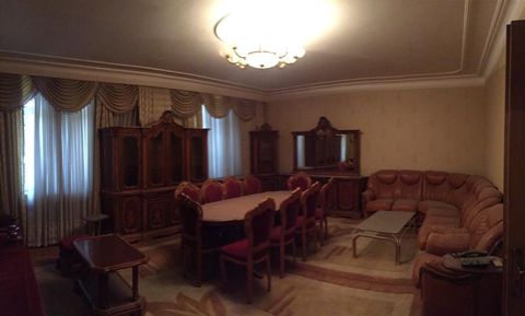 Satılır 6 otaqlı köhnə tikili 170 m² — Bakı